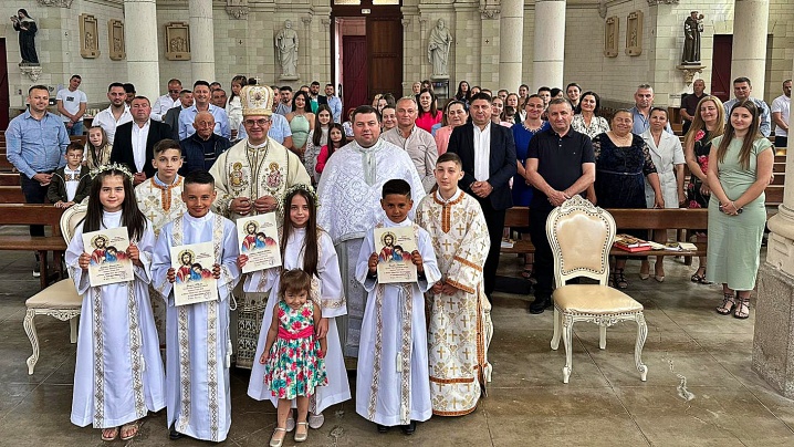 FOTO: PS Cristian în mijlocul comunității greco-catolice române din Loireauxance