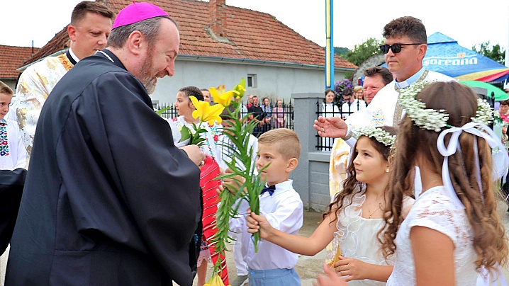 FOTO/VIDEO: PS Claudiu în mijlocul comunității din Tihău la Sărbătoarea Coborârii Spiritului Sfânt