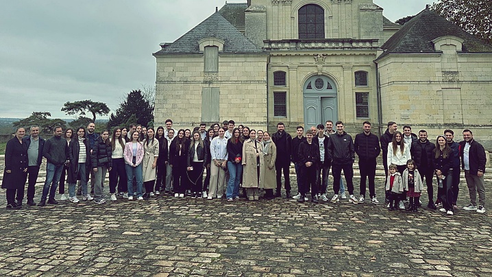 Tinerii Parohiei Greco-Catolice Române din Paris în pelerinaj la Sainte-Anne d