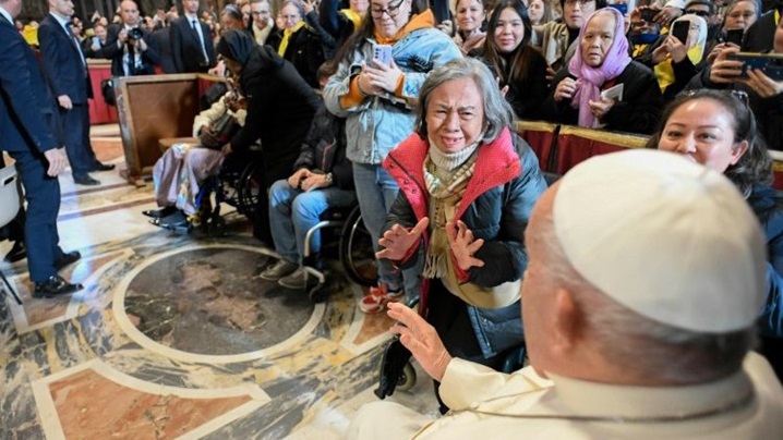 Ziua mondială a săracilor. Papa Francisc: Să nu uităm de cei săraci!